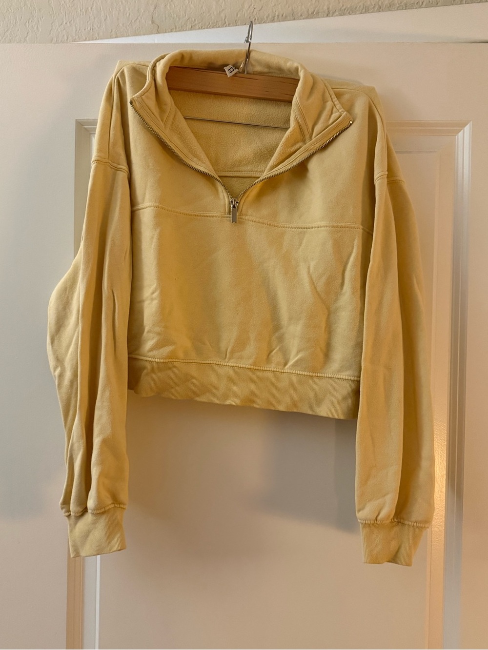H&M Pale Yellow Cropped Half‑Zip Sweatshirt